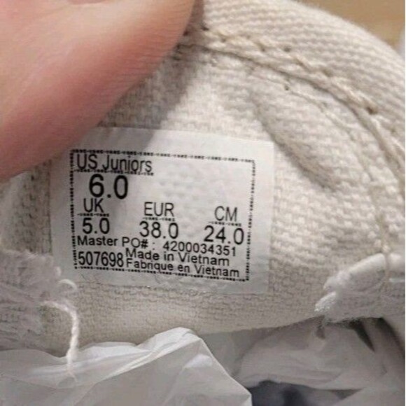 VANS  Checkered Slip-Ons with Faux Fur & Embroidered Flowers 6Y Women's Sz 7.5 - Picture 5 of 8